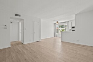 21000 Parthenia St in Los Angeles, CA - Building Photo