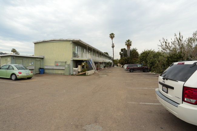 Vista Garden Apartments in Chula Vista, CA - Building Photo - Building Photo