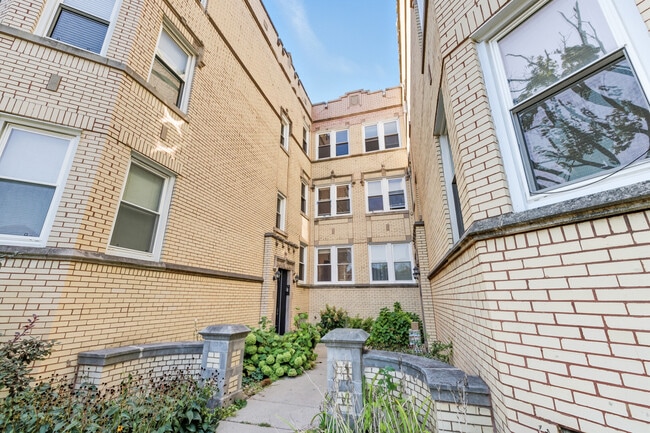 6312 N Fairfield Ave in Chicago, IL - Building Photo - Building Photo