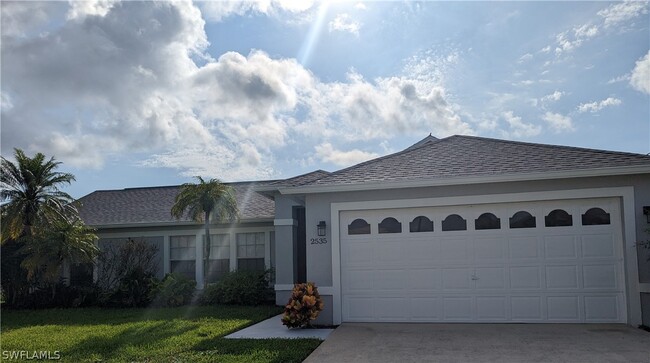 2535 SW 28th Pl in Cape Coral, FL - Foto de edificio - Building Photo