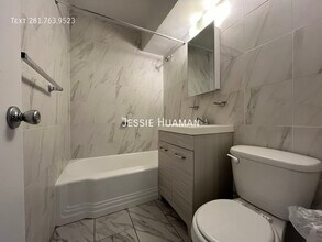 340 E 74th St in New York, NY - Building Photo - Building Photo