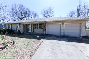 642 W Sylvania St in Springfield, MO - Building Photo