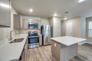 Villas at College Park in San Antonio, TX - Building Photo