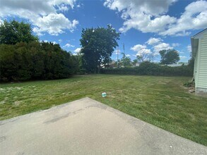 60 Schmeelk Pl in Copiague, NY - Building Photo - Building Photo