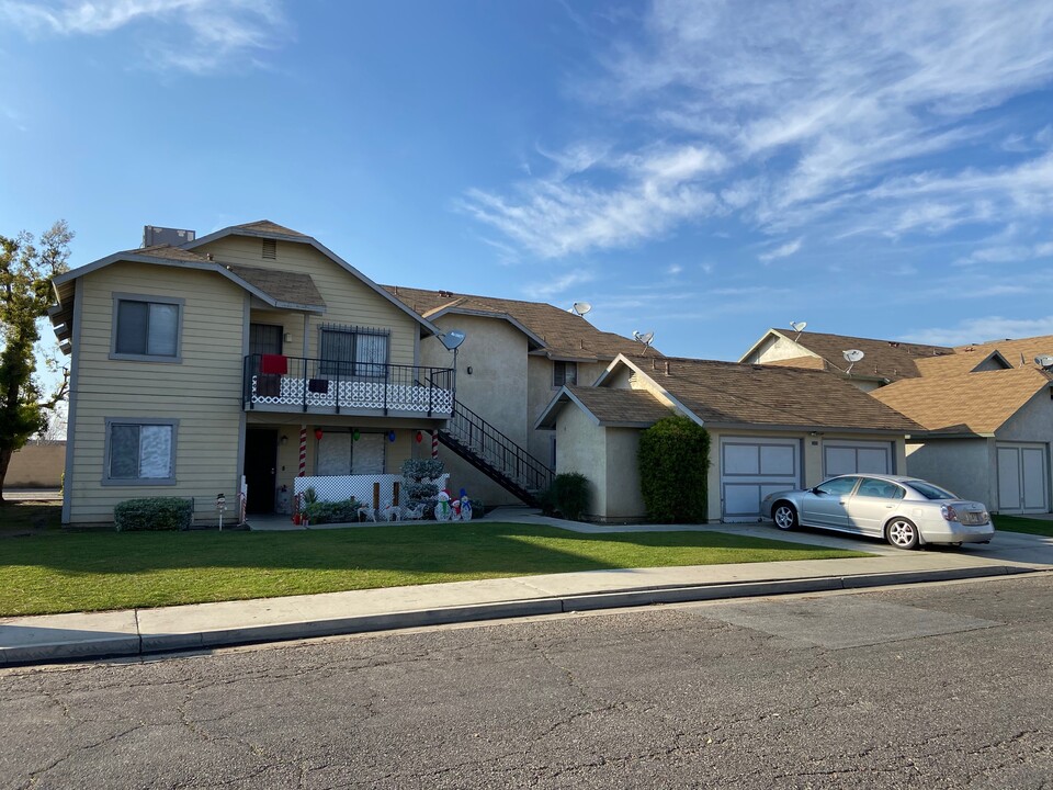 2801 Villalovos Ct in Bakersfield, CA - Building Photo