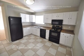 8939 W Vogel Ave in Peoria, AZ - Foto de edificio - Building Photo