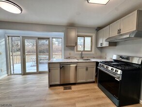 50 Knob Hill Rd in Hackettstown, NJ - Foto de edificio - Building Photo