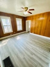 1237 E Walnut St in Green Bay, WI - Building Photo - Building Photo