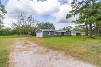 2744 W Shane St in Alvin, TX - Building Photo - Building Photo