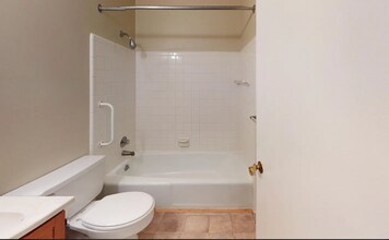 2737 Stoneleigh Dr-Unit -2737 Stoneleigh in Lansing, MI - Building Photo - Building Photo
