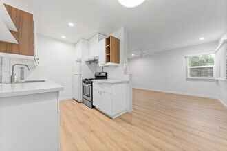 415 Loma Dr in Los Angeles, CA - Building Photo - Building Photo
