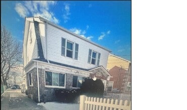 13878 Francis Lewis Blvd, Unit Fl 2 in Rosedale, NY - Foto de edificio - Building Photo