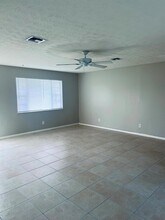 343 SE Oakridge Dr in Port St. Lucie, FL - Foto de edificio - Building Photo