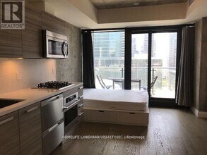 224 King St W in Toronto, ON - Building Photo - Building Photo