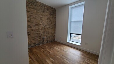2886 S Archer Ave, Unit 2 Front in Chicago, IL - Building Photo - Building Photo