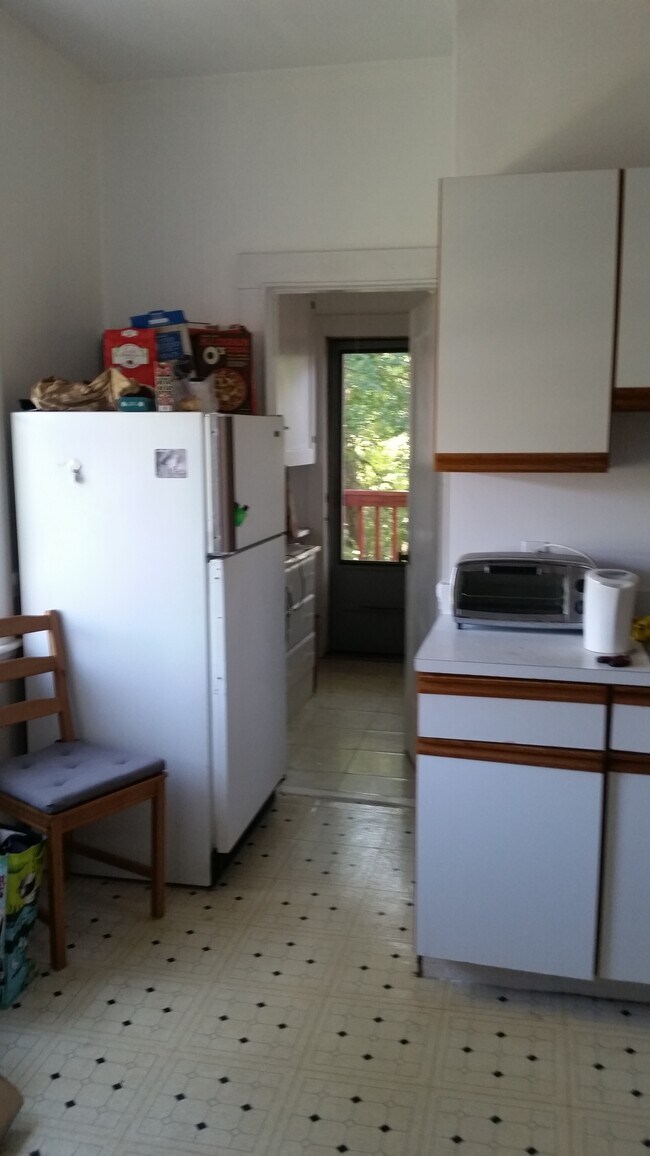 57 Manchester Rd, Unit 4 in Brookline, MA - Foto de edificio - Building Photo