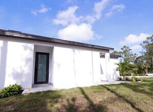 217 Greenbriar Blvd in Lehigh Acres, FL - Building Photo - Building Photo