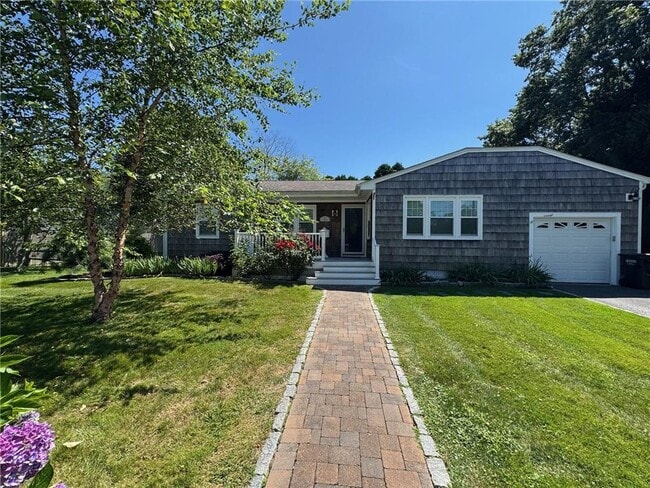 41 Dudley Ave in Newport, RI - Building Photo - Building Photo