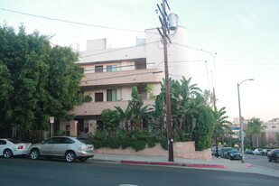 11558 Rochester Ave, Unit 102 in Los Angeles, CA - Building Photo