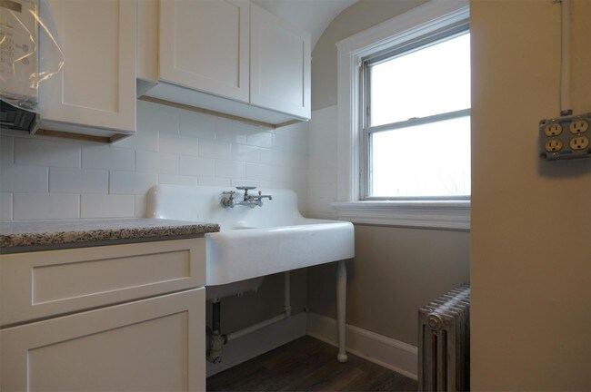 100 Clerk St-Unit -3 in Jersey City, NJ - Building Photo - Building Photo