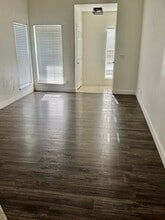 2431-2433 Larkspur Ln in Sacramento, CA - Building Photo - Building Photo