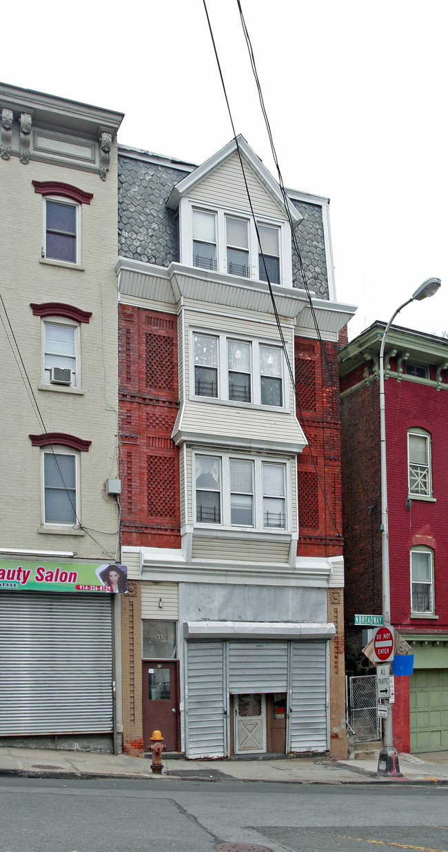 66 N Broadway in Yonkers, NY - Building Photo - Building Photo