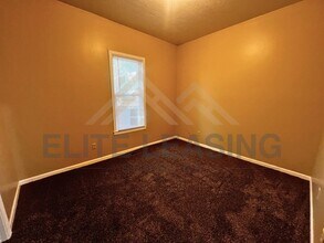 2800 SE Michigan Ave in Topeka, KS - Building Photo - Building Photo