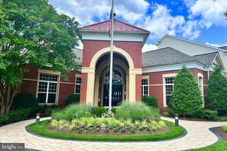 11305 Aristotle Dr in Fairfax, VA - Building Photo - Building Photo