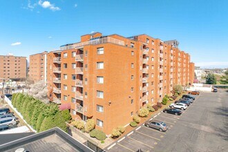 Parkway Plaza South in Medford, MA - Foto de edificio - Building Photo