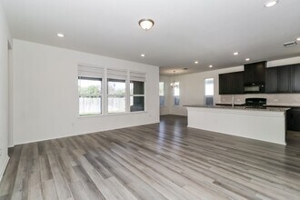 1621 Stinnett Dr in Leander, TX - Building Photo - Building Photo