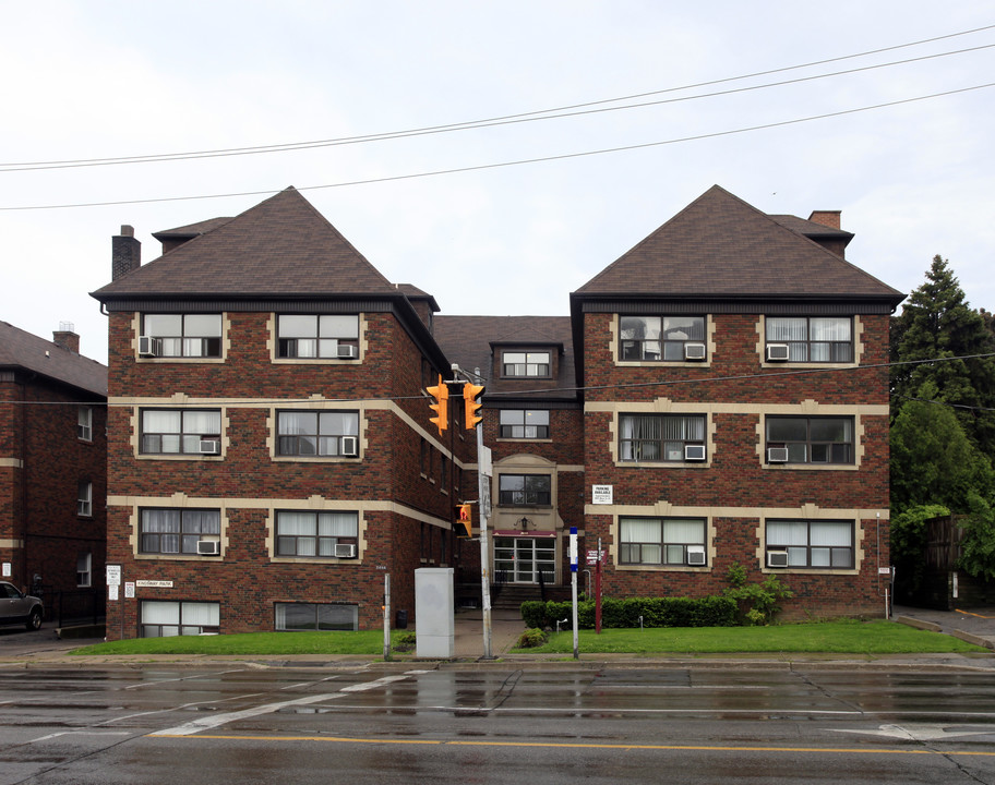 Kingsway in Toronto, ON - Building Photo