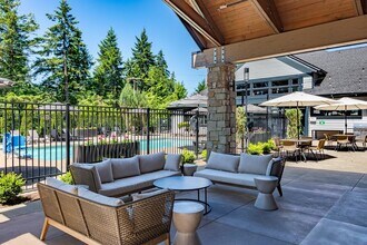 Renwood Apartment Homes in Bonney Lake, WA - Foto de edificio - Building Photo