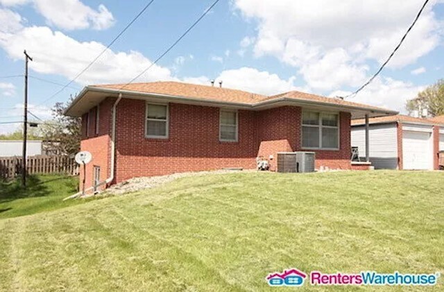 7415 Wilshire Blvd in Windsor Heights, IA - Building Photo