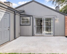 5815 Village Forest Ct in Houston, TX - Building Photo - Building Photo