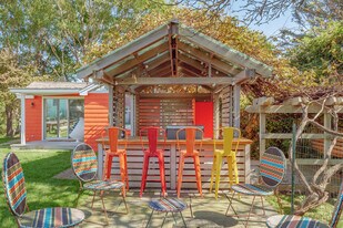 88 Tuthill Rd in Montauk, NY - Building Photo