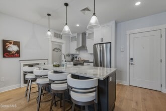 116 West Ave in Saratoga Springs, NY - Foto de edificio - Building Photo