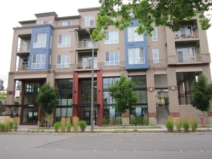 White Swan in Redmond, WA - Foto de edificio - Building Photo