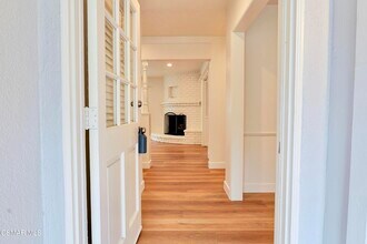 23939 Oxnard St in Los Angeles, CA - Building Photo - Building Photo