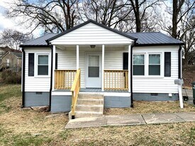 615 Riverside Dr in Lincolnton, NC - Building Photo