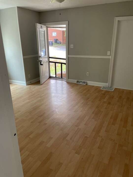 145 E Walnut St, Unit 147 in Lancaster, OH - Building Photo
