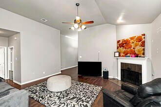 23592 Country Manor Ave in Denham Springs, LA - Foto de edificio - Building Photo