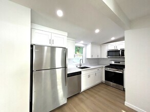 323 S Ditmar St in Oceanside, CA - Building Photo - Building Photo