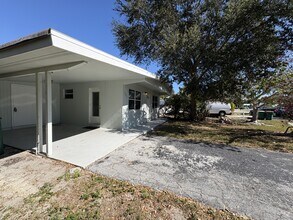 1093 Hollygate Ln in Naples, FL - Building Photo - Building Photo