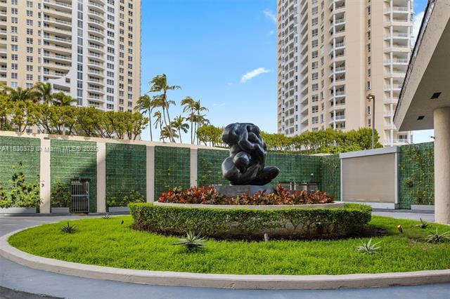 540 Brickell Key Dr, Unit 1519 in Miami, FL - Building Photo - Building Photo