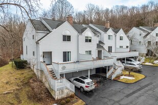 Kent Hills in Kent, CT - Building Photo