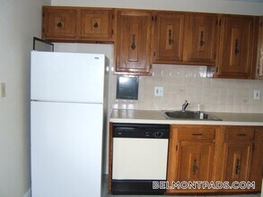 125 Trapelo Rd, Unit 34 in Belmont, MA - Building Photo - Building Photo