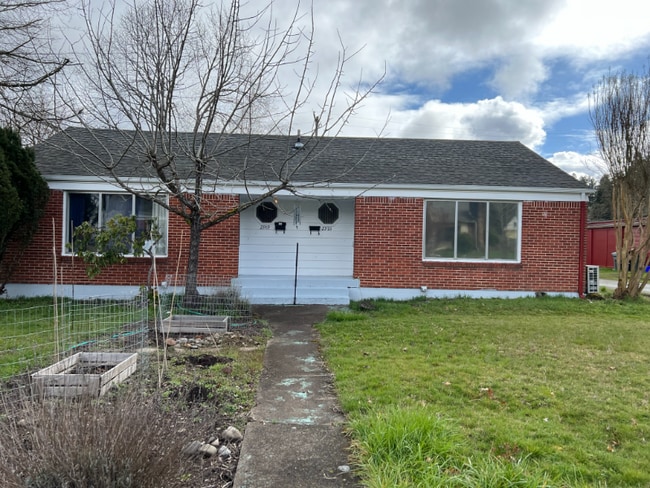 property at 2919 Lincoln St