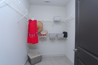 10 Perimeter Park in Atlanta, GA - Building Photo - Interior Photo