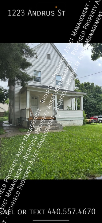 1223 Andrus St in Akron, OH - Building Photo