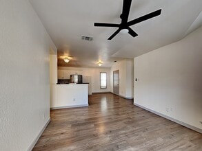10304 Blackjack Oaks Dr in Dallas, TX - Building Photo - Building Photo